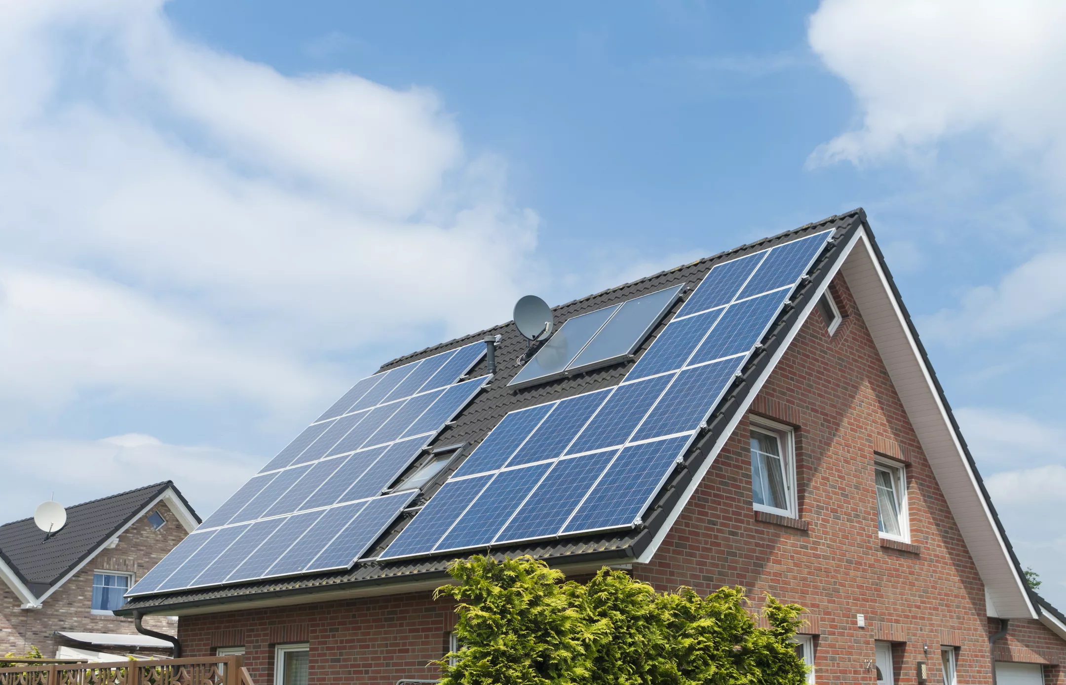 Solaranlage-mit-Speicher_Regionaler-Anbiete